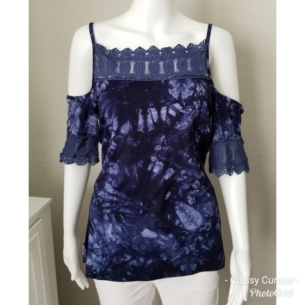 NWT Mur Mur  tie dyed lace trim cold shoulder top